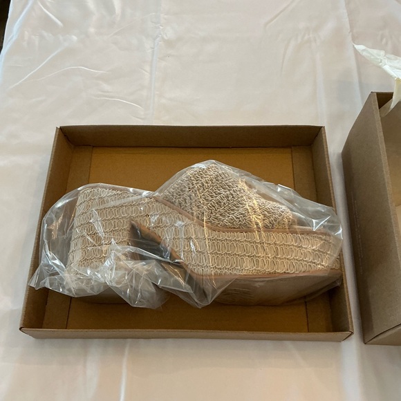 Women’s Dolce Vita Laden Platform Sandals In Dove, Size 9.5 NIB - Picture 5 of 7